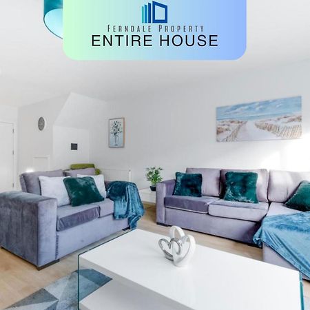 Modern 4 Bedroom House With Parking In Farnham Royal, Slough By 360Stays Eksteriør bilde