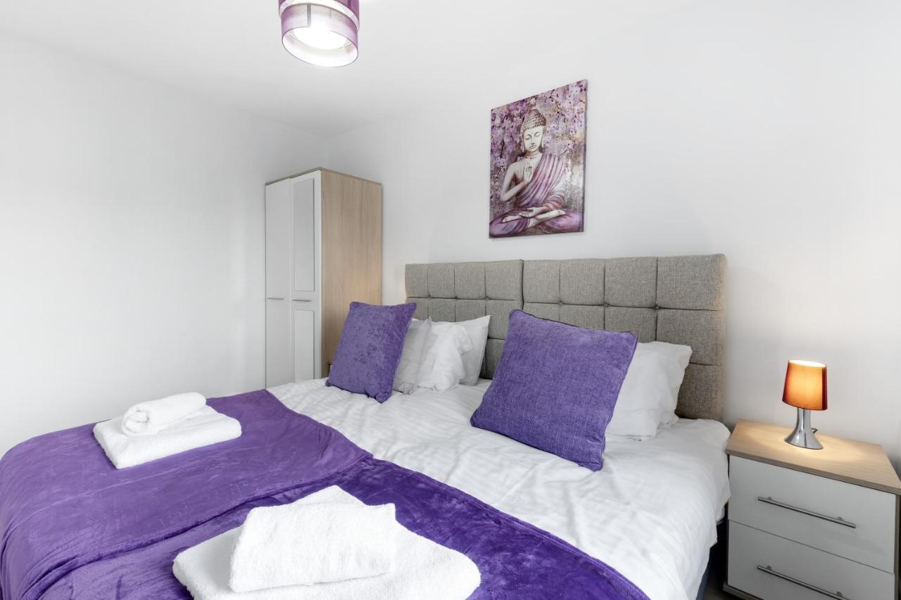 Modern 4 Bedroom House With Parking In Farnham Royal, Slough By 360Stays Eksteriør bilde