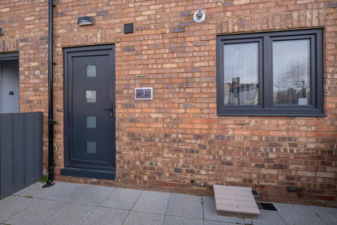 Modern 4 Bedroom House With Parking In Farnham Royal, Slough By 360Stays Eksteriør bilde